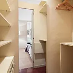 Cathedral Apartment *