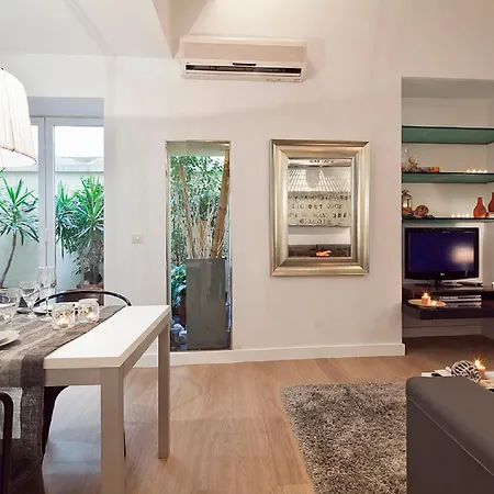 Cathedral Apartment *