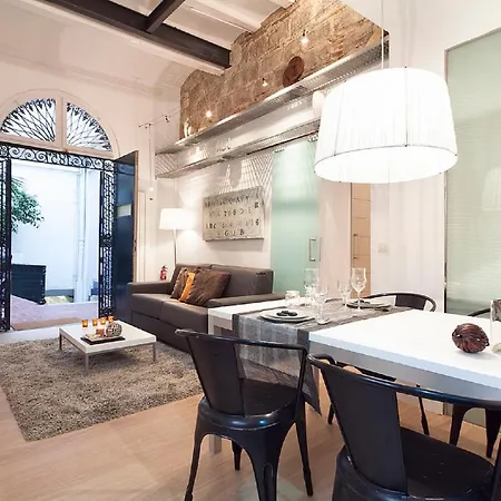 Cathedral Apartment *